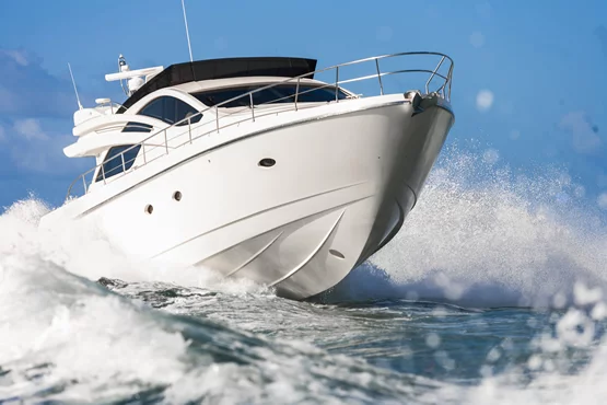 Motorboote neu wie gebraucht: kaufen, finanzieren oder leasen