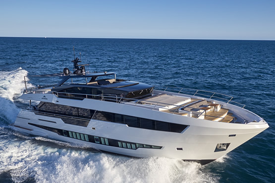 Astondoa Motoryachten kaufen, finanzieren und versichern