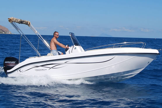 Trimarchi Sportboote kaufen, finanzieren und versichern
